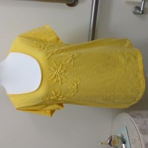 Cato Woman 18-20 W yellow textured flowers with raised center.  EUC